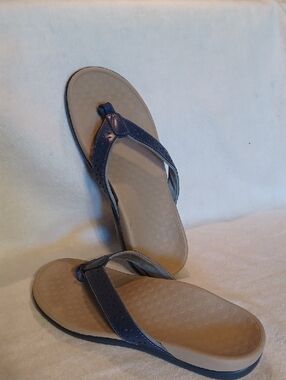 Vionic Navy Blue Thong Sandal with Tan Footbed Size 7